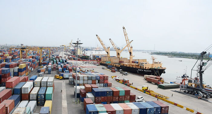 চট্টগ্রাম বন্দরে ওঠা-নামা বন্ধ পণ্য
