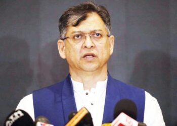 বছরে ৬ কোটি টাকার বেশি আয় সালাহউদ্দিন আহমদের