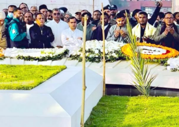 বেগম খালেদা জিয়ার কবর জেয়ারত করলেন চট্টগ্রামের নেতৃবৃন্দ