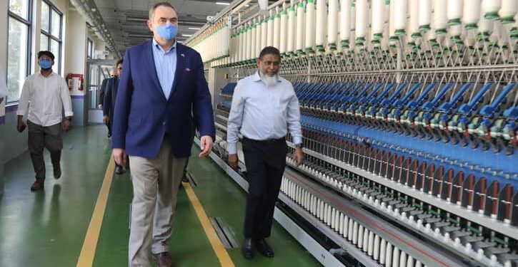 চট্টগ্রামে শিল্প কারখানা পরিদর্শনে মার্কিন রাষ্ট্রদূত