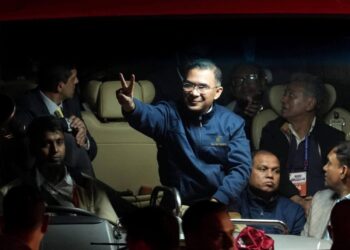 লাল-সবুজ বাস তারেক রহমানকে নিয়ে এখন চট্টগ্রামে