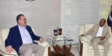 যুক্তরাষ্ট্রের রাষ্ট্রদূত চট্টগ্রাম বন্দর পরিদর্শনে