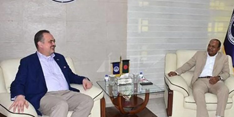 যুক্তরাষ্ট্রের রাষ্ট্রদূত চট্টগ্রাম বন্দর পরিদর্শনে