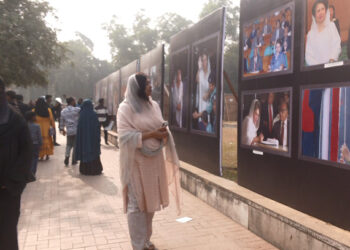 আলোকচিত্র পরিদর্শনে কোকোর স্ত্রী খালেদা জিয়ার সংগ্রামী জীবনের