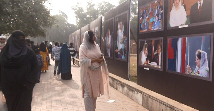 আলোকচিত্র পরিদর্শনে কোকোর স্ত্রী খালেদা জিয়ার সংগ্রামী জীবনের