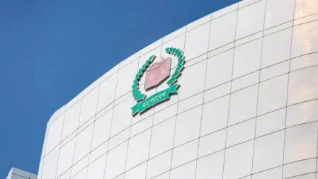 সরকারি কর্মকর্তা-কর্মচারীদের ‘হ্যাঁ’ বা ‘না’ ভোট প্রচার দণ্ডনীয় অপরাধ: ইসি