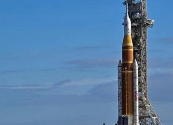 ৫০ বছর পর চাঁদে মানুষ পাঠাতে লঞ্চ প্যাডে নাসার ‘আর্টেমিস–২