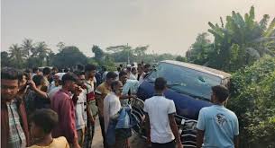 মিরসরাইয়ে অতিরিক্ত গতির ফলে মাইক্রোবাস দূর্ঘটনায় নিহত ১