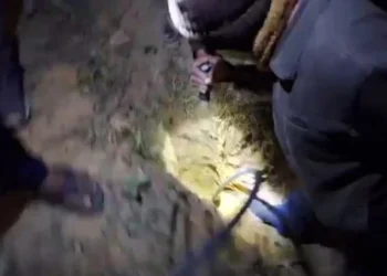 চট্টগ্রামে গভীর নলকূপের গর্তে ৩ বছরের শিশু, চলছে উদ্ধার