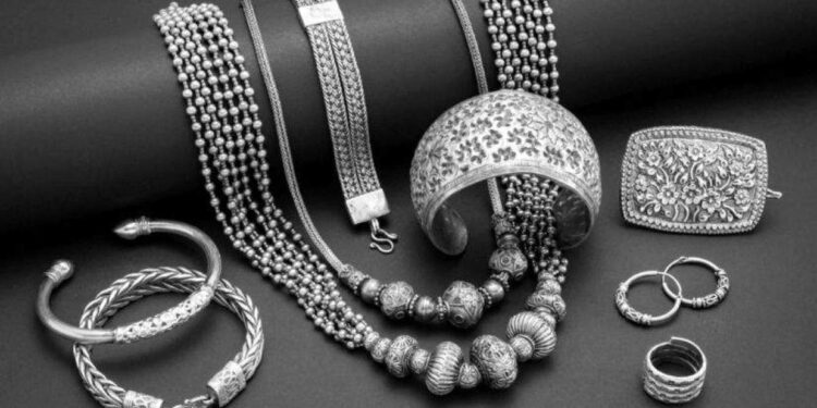 দেশের বাজারে বাড়ল রুপার দাম