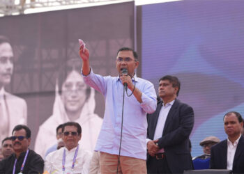 ত্রয়োদশ নির্বাচনে প্রধানমন্ত্রী হওয়ার দৌড়ে এগিয়ে তারেক রহমান