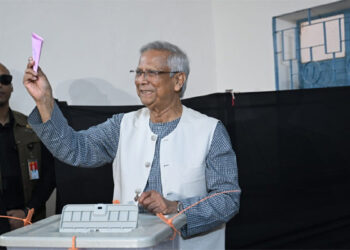 প্রধান উপদেষ্টা ভোট দিলেন