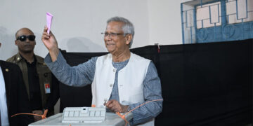 প্রধান উপদেষ্টা ভোট দিলেন