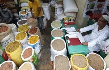 রোজা ঘিরে খাতুনগঞ্জে নিত্যপণ্যের বাজারে উত্তাপ