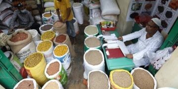 রোজা ঘিরে খাতুনগঞ্জে নিত্যপণ্যের বাজারে উত্তাপ