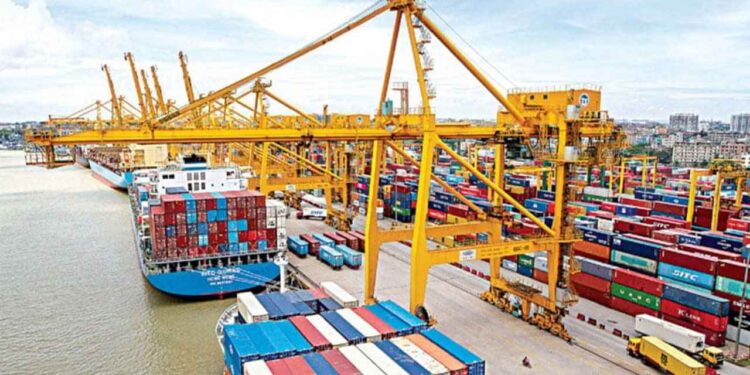 আগামীকাল থেকে টানা ধর্মঘট শুরু চট্টগ্রাম বন্দরে