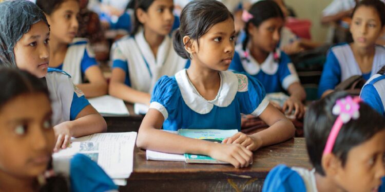 স্কুল-কলেজ খোলা নিয়ে নতুন প্রজ্ঞাপন জারি