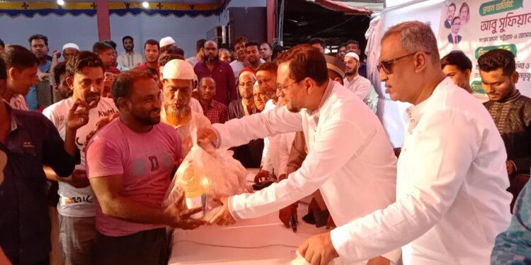 রমজানে চট্টগ্রাম অটো টেম্পু শ্রমিক ইউনিয়নের উদ্যোগে ইফতার সামগ্রী বিতরণ