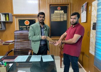 অসহায় শিক্ষার্থীর পাশে দাড়ালেন পুঠিয়ার এসিল্যান্ড শিবু দাশ