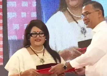 গুণীজনদের হাতে একুশে পদক তুলে দিলেন প্রধানমন্ত্রী