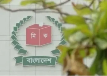 কেন্দ্রে মোবাইল নিতে পারবেন না এখন ভোট কর্মকর্তারাই