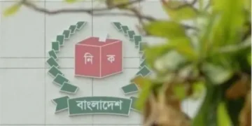 কেন্দ্রে মোবাইল নিতে পারবেন না এখন ভোট কর্মকর্তারাই