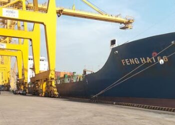 চট্টগ্রাম বন্দরে বিরাজ করছে স্থবিরতা