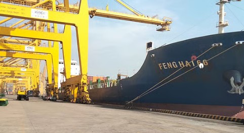 চট্টগ্রাম বন্দরে বিরাজ করছে স্থবিরতা