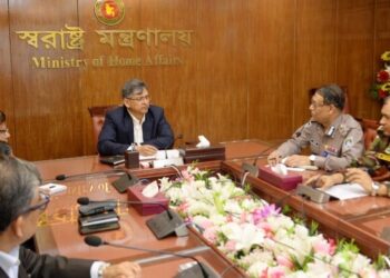 বিভিন্ন বাহিনীর প্রধানকে নিয়ে বৈঠক করলেন স্বরাষ্ট্রমন্ত্রী