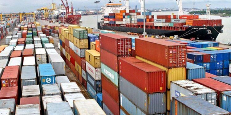 এবার অনির্দিষ্টকালের জন্য কর্মবিরতির ডাক চট্টগ্রাম বন্দরে