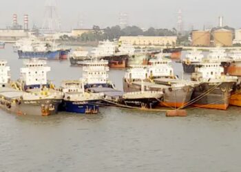 লাইটার জাহাজ থেকে ৩ দিনে পণ্য খালাসের নির্দেশ