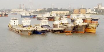 লাইটার জাহাজ থেকে ৩ দিনে পণ্য খালাসের নির্দেশ