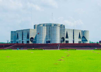 যে পড়াবেন নতুন সরকারের শপথ