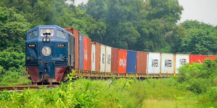 চট্টগ্রাম বন্দরে কন্টেইনার চাপ, রেলপথে পণ্য পরিবহন সংকটে