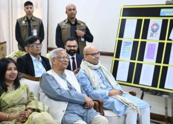 একাধিক ভোট কেন্দ্র পরিদর্শন প্রধান উপদেষ্টার