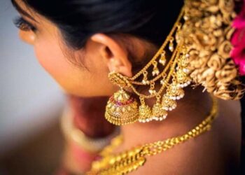 ভরিতে সোনার দাম কমলো ৭ হাজার ৬৪০ টাকা