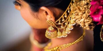 ভরিতে সোনার দাম কমলো ৭ হাজার ৬৪০ টাকা