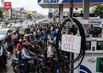 যে কোনো সময় বন্ধ হতে পারে সারাদেশের পেট্রোল পাম্প
