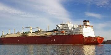 হরমুজ প্রণালি পেরিয়ে আসা জ্বালানির ৭ জাহাজ বন্দরে