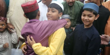 আজ থেকে সারাদেশে উদযাপিত হচ্ছে পবিত্র ঈদুল ফিতর