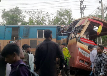 কুমিল্লায় বাসে ট্রেনের ধাক্কায় নিহত ১২