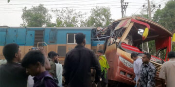 কুমিল্লায় বাসে ট্রেনের ধাক্কায় নিহত ১২