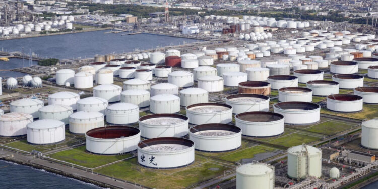 জাতীয় মজুদ থেকে তেল ছাড়বে জাপান