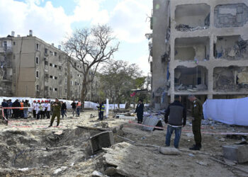 নিজ নাগরিকদের ইসরায়েল ছাড়ার আহ্বান চীনের