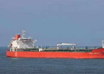 জ্বালানি তেল নিয়ে চট্টগ্রাম বন্দরে ‘এমটি গ্রান কুভা’ জাহাজ