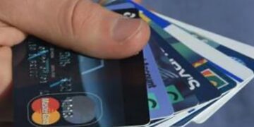 কার্ডে লেনদেন ৫ বছরে বেড়েছে আড়াই গুণ