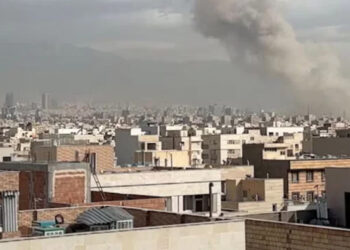 ইসরায়েলের বিভিন্ন শহরে ইরানের তীব্র ক্ষেপণাস্ত্র হামলা