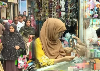 ঈদের আগে প্রসাধন সামগ্রীর বিক্রি বেড়েছে