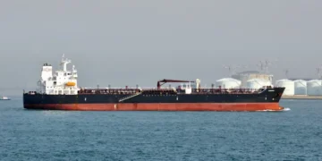 মালয়েশিয়া থেকে ৩০ হাজার টন ডিজেল নিয়ে চট্টগ্রাম বন্দরে এলো জাহাজ