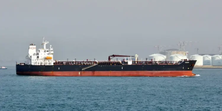 মালয়েশিয়া থেকে চট্টগ্রাম বন্দরে তেল নিয়ে ভিড়ছে আরও এক জাহাজ